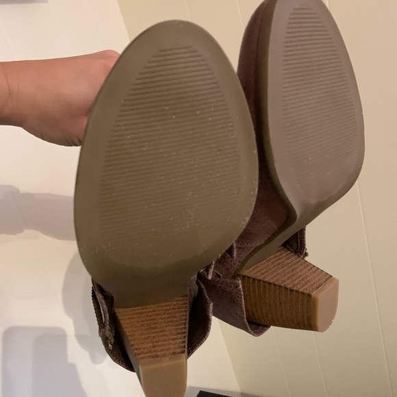 Knee high size 8 heeled boots 👢 - Picture 6 of 6